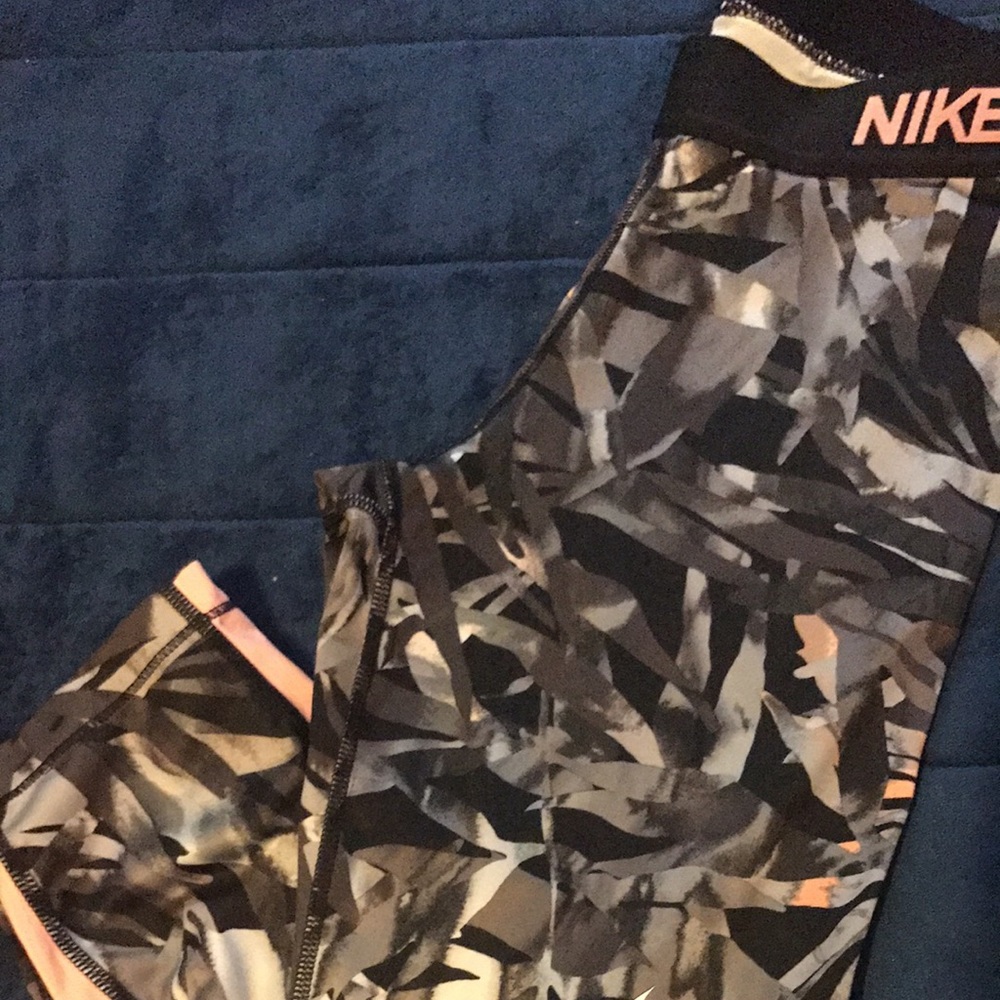 ❌❌SOLD!!❌❌Nike Pro Crop Leggings